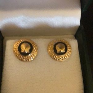 18K yellow gold and hand cut onyx shell earrings